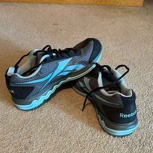 Lightly worn Reebok tennis shoes